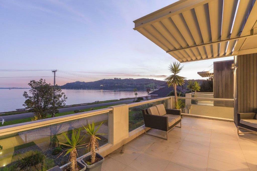 Waiheke Waterfront Lodge Oneroa Extérieur photo